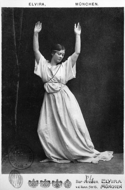 Isadora Duncan (1877-1927) c.1903-04 by Elvira Studio